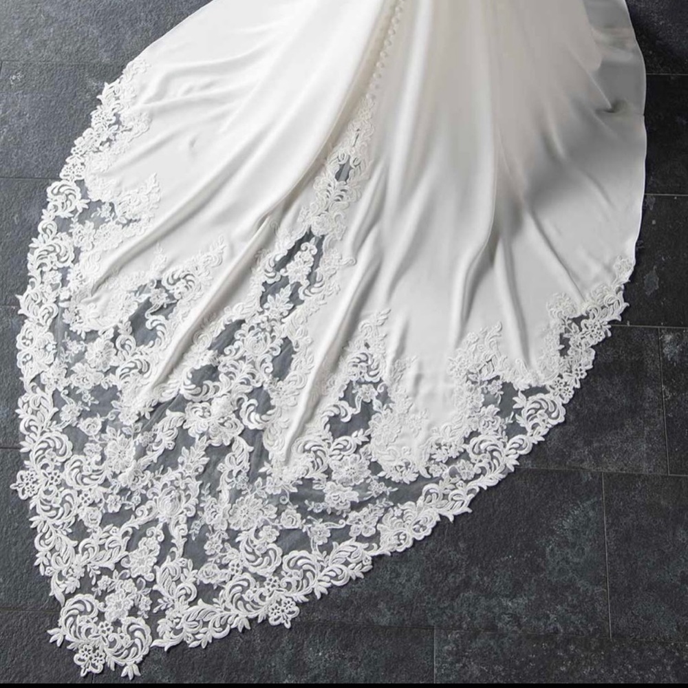 Stella York wedding dress brand new never used.